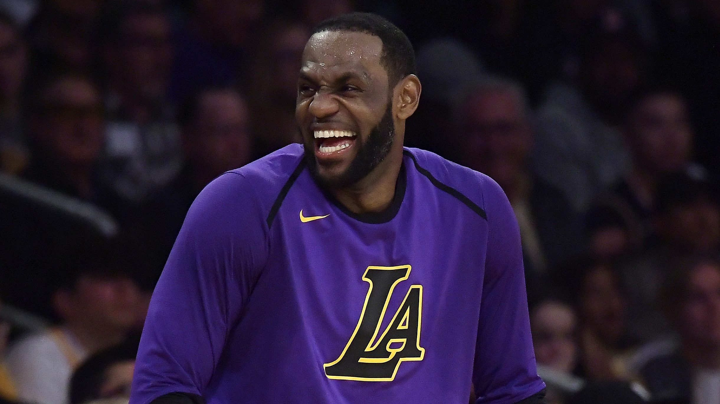 Nhìn món quà đoàn làm phim Space Jam 2 tặng LeBron James, cầu thủ NBA nào cũng phải ghen tị